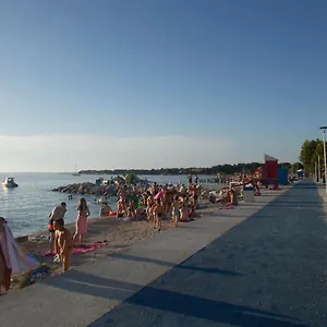Ella Pula