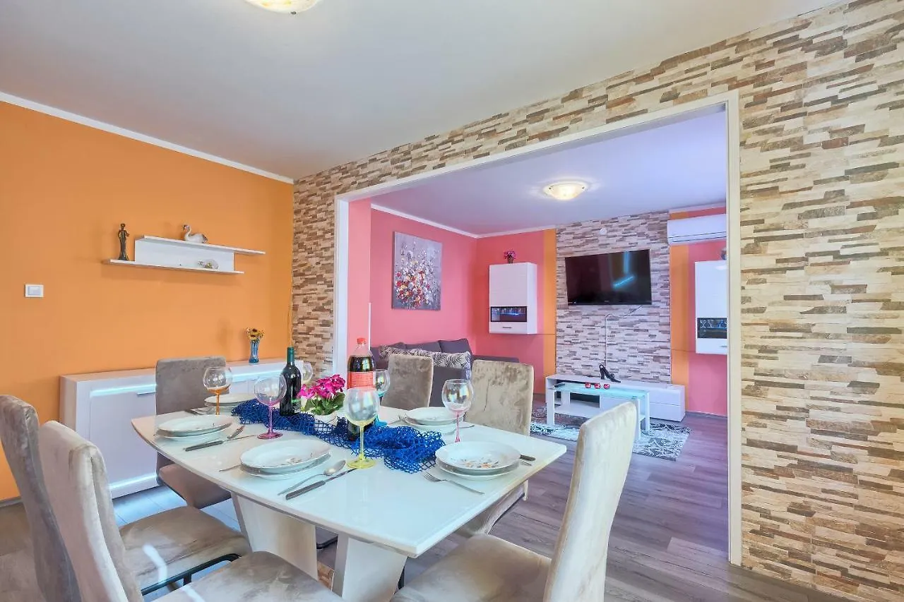 Apartman Modry Pula 0*,  Kroatien